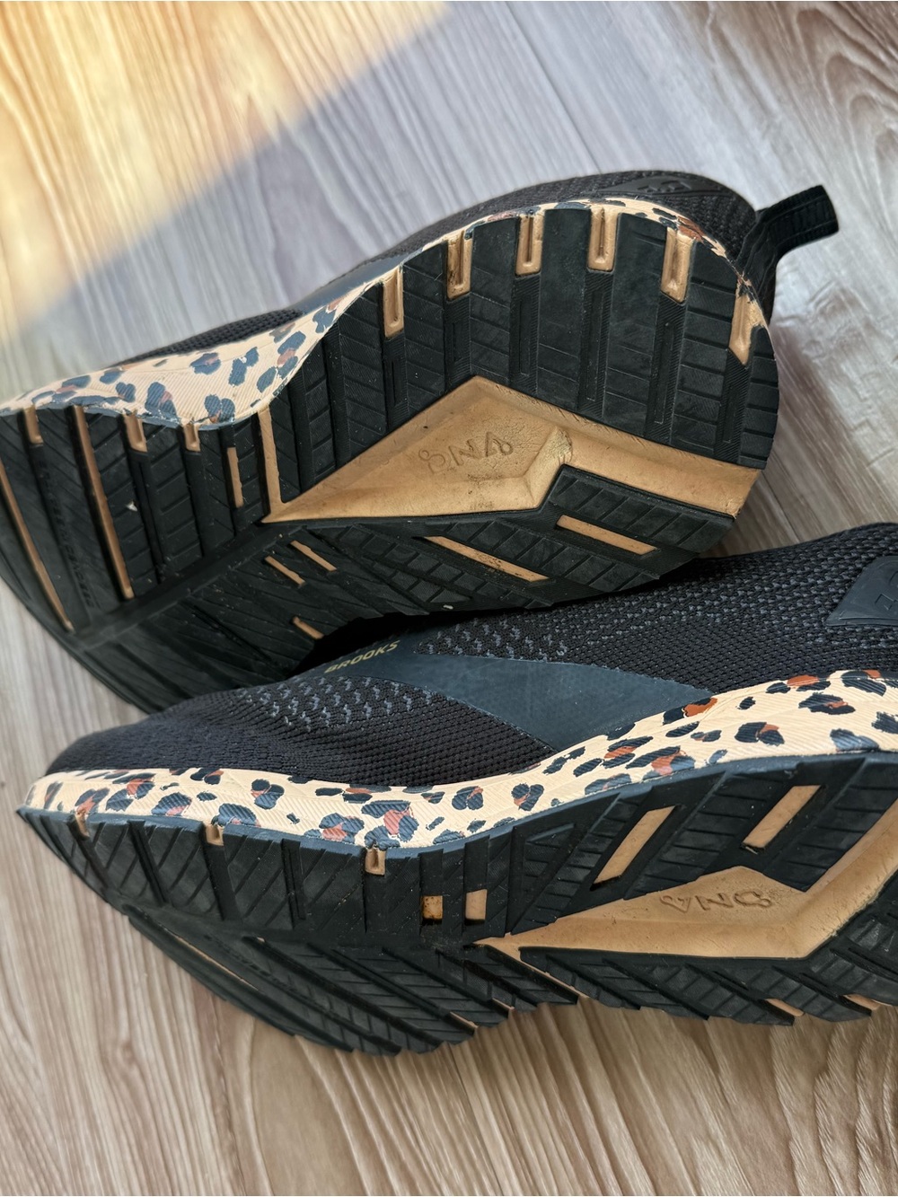 Brooks Black Women's Sneakers with Leopard-Print Midsole - Picture 4 of 13